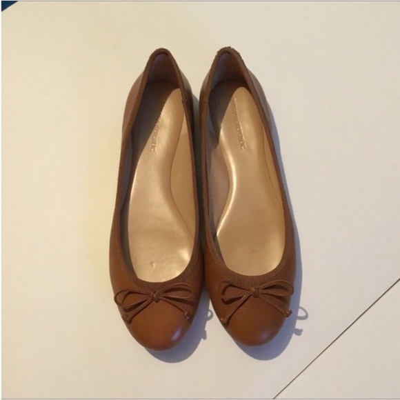Banana Republic Shoes - BANANA REPUBLIC FLAT SLIP ON UPPER LEATHER BOW DETAIL SIZE 10-B